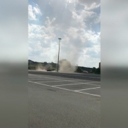 David nous a cependant envoyé une vidéo d'une petite tornade qui s'est créée à Jambes sur le parking de l'Acinapolis ce jeudi après-midi.