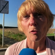 La conseillère Mobilité de Les Bons-Villers, Mireille Braun-Sano, est au micro de Marc Demoustiez.