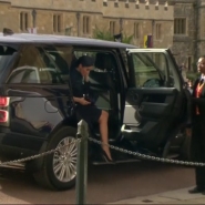 La princesse Eugenie, 28 ans, petite-fille de la reine Elizabeth II, épouse vendredi son compagnon de longue date Jack Brooksbank, 32 ans, à Windsor, un mariage en grande pompe décrié pour son coût quelques mois après celui du prince Harry et Meghan Markle.