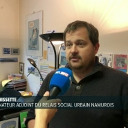 Olivier Hissette, coordinateur adjoint du relais social urbain namurois, est au micro de Sarah Yernaux.