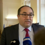 De retour de Marrakech où il a confirmé l'approbation du Pacte des Migrations des Nations Unies par la Belgique, Charles Michel, désormais à la tête d'un gouvernement minoritaire depuis la sortie de la N-VA, a entamé une série de consultations ce mardi avec les groupes politiques. Nos journalistes Loïc Parmentier et Guillaume Wils suivent sont sur place pour RTL INFO.