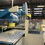 A ce stade, la robotisation de l’industrie n’entraîne pas une destruction massive d’emplois industriels. Et pourtant, c'est un fait, le nombre de robots industriels augmente de manière explosive dans le monde: +30% en 2017 selon la Fédération internationale de robotique. Pour certaines entreprises, ce passage redouté est souvent obligatoire. Illustration à Seneffe dans une entreprise qui produit des chaudières et des ballons d'eau chaude sanitaires.