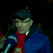 Le choc entre Anderlecht et le Standard à Liège a été définitivement arrêté après 32 minutes de jeu vendredi en Belgique quand des supporters du club bruxellois ont jeté des fumigènes et d'autres objets sur le terrain alors que leur équipe était menée 2-0.