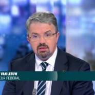 En plateau, le procureur fédéral indique que les enquêtes vont se poursuivre. La criminalité organisée internationale est très bien implantée en Belgique. Si le port d'Anvers est le premier port d'importation de cocaïne, les mafias sont actives dans tout le pays.