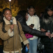 Plusieurs centaines de personnes se sont rassemblées vendredi soir à Bruxelles à l'initiative d'un collectif féministe qui appelait à une soirée de boycott des bars et discothèques, accusant ce secteur d'inaction face aux agressions sexuelles.