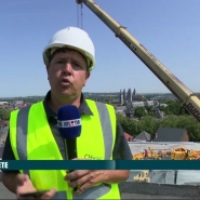 Les travaux d'évacuation de la grue tombée sur le toit du Centre hospitalier de Wallonie Picarde débutent aujourd'hui. Elle s'était effondrée suite au passage de la tempête Eunice en février dernier.