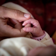 Le gouvernement veut réformer le congé parental, boudé par les familles