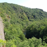 Tragique accident au rocher du Hérou à Nadrin: une femme chute d'une trentaine de mètres et perd la vie
