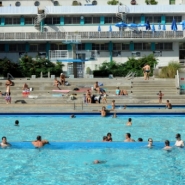 Grenoble: la justice suspend la disposition municipale autorisant le burkini dans les piscines