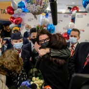 A New York, des proches séparés pendant des mois retrouvent enfin la connexion humaine