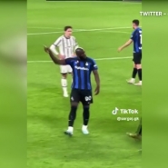 Romelu Lukaku marque, subit d'odieuses insultes racistes... et se fait exclure