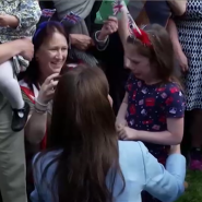 Câlin royal: Kate Middleton étreint une petite fille sanglotante à Windsor
