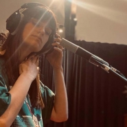 0clara-luciani-enceinte-rtlinfo