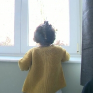 En région Wallonie Bruxelles, 4000 enfants sont pris en charge en familles d’accueil ou en institution. Mais l’an dernier, 600 enfants n’ont pas trouvé de foyer d’accueil de long terme. Ils ont dû changer de lieu de vie chaque mois. Cela représente beaucoup d’instabilité pour des enfants en manque de repères.