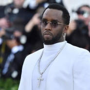 Diageo rompt son contrat avec le rappeur P. Diddy qui le poursuit pour racisme