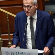 Frank Vandenbroucke annonce un plan d'action contre la cigarette électronique