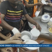 Au Proche-Orient, les frappes israéliennes se poursuivent sur la bande de Gaza. 140 personnes auraient été tuées ces dernières heures, alors que le Hamas a procédé à la libération de otages, 2 femmes israéliennes âgées de 79 et 85 ans.