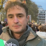 Des Français de Belgique ont tenu, eux aussi, à participer à distance à la manifestation contre l'antisémitisme. Sans slogans ni banderoles comme cela leur avait été demandé par leurs élus, ils étaient des dizaines à s'être réunis devant le Consulat de France à Bruxelles.