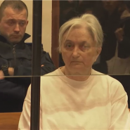 L'ex-épouse du tueur en série Michel Fourniret, Monique Olivier, est arrivé dans le box des accusés de la cour d'assises des Hauts-de-Seine pour être jugée pour complicité dans les enlèvements et meurtres d'Estelle Mouzin, Joanna Parrish et Marie-Angèle Domèce.