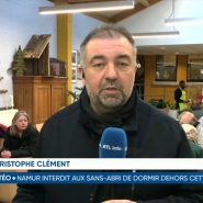 Pour le moment, les SDF peuvent se réfugier dans un centre de jour qui ferme à 15 heures. Ils vont donc malgré tout se retrouver pendant plusieurs heures à la rue avant l'ouverture des abris de nuit. Le point avec Christophe Clément.
