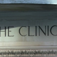 Le roi Charles III d'Angleterre est entré à l'hôpital. Le souverain britannique, âgé de 75 ans, doit se faire opérer de la prostate. Son hospitalisation a eu un impact positif sur la sensibilisation du grand public, lequel s'est renseigné en masse via un site internet consacrée à cette maladie.