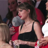 Taylor Swift vole la vedette depuis les gradins au Super Bowl