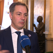Interrogé à la Chambre, le Premier ministre belge, Alexander De Croo (Open VLD) a réaffimé fermement son soutien à l'Ukraine tout en soulignant que l'envoi des troupes belges n'est pas à l'ordre du jour.