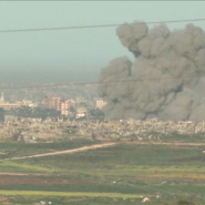 Les négociations entre représentants de l'Egypte, du Hamas, du Qatar et des Etats-Unis se poursuivront mardi, pour le troisième jour consécutif, au Caire en vue d'une trêve dans la bande de Gaza où Israël combat le mouvement islamiste palestinien, a rapporté une chaîne de télévision proche du renseignement égyptien.

L'Egypte, le Qatar et les Etats-Unis, qui font office de médiateurs, tentent depuis des semaines d'obtenir une trêve dans la guerre déclenchée par l'attaque sans précédent du Hamas en Israël le 7 octobre. Une trêve permettrait notamment une libération d'otages présents dans la bande de Gaza en échange de Palestiniens détenus par Israël.

Dans le même temps, de nouvelles explosions ont retenti ce matin dans la bande de Gaza.