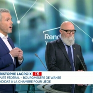 Les comportements dégradants et déviants dénoncés au sein d'un peloton du 4e Bataillon de génie de la caserne d'Amay ont été commentés par les invités de l'émission Rendez-Vous. Des faits que les militaires qui en sont victimes doivent être amenés à dénoncer.