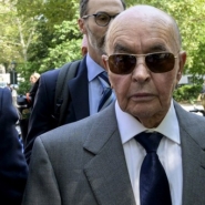 Le milliardaire britannique Joe Lewis veut être placé sous surveillance électronique