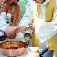 Bond des baptêmes chez les jeunes, mais l'Eglise saura-t-elle les garder?