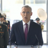 Les Etats-Unis et l'Europe sont plus forts ensemble dans l'Otan, a déclaré jeudi le secrétaire général de l'Alliance atlantique Jens Stoltenberg, lors d'une cérémonie marquant le 75ème anniversaire de cette alliance militaire.
Je crois à l'Amérique et à l'Europe ensemble, dans l'Otan, parce que nous sommes plus forts et plus en sécurité ensemble, a déclaré M. Stoltenberg au moment où l'inquiétude sur l'engagement américain dans l'Alliance grandit en Europe.