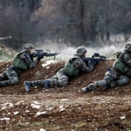 Explosion!, tous couchés: les futurs hauts fonctionnaires découvrent l'armée par le terrain