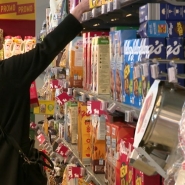 Les aliments ultra-transformés prennent une place importante dans nos assiettes. Pourtant, ils sont régulièrement pointés du doigt pour les risques liés à leur consommation. Une récente étude montre une fois de plus leurs dangers très concrets sur notre santé. Quels sont-ils ? Et comment repérer ces aliments au supermarché ?