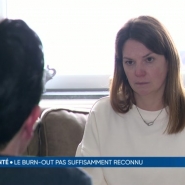 Valérie souffre d'un burn-out, après 20 ans passés dans la même entreprise. Une maladie caractérisée par des pertes de mémoire, un épuisement ou des angoisses... Elle regrette que cette souffrance ne soit pas considérée comme une vraie maladie.