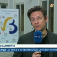 En direct du Parlement de la Fédération Loïc Parmentier nous attend pour nous retracer la longue nuit et évoquer les conséquences politiques de ce vote.