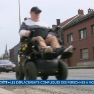 Franck, qui se déplace en chaise roulante, a accepté de partager son quotidien. Franck, qui se déplace en chaise roulante, a accepté de partager son quotidien. Pour lui, comme pour beaucoup d'autres personnes à mobilité réduite, se déplacer dans les espaces publics et privés est souvent très compliq