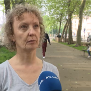 Les députés fédéraux voteront jeudi en faveur ou contre le projet de loi Frontex, déjà approuvé par le Conseil des ministres fin mars. Ce texte, qui permettrait à du personnel de l'agence européenne Frontex d'effectuer des contrôles aux frontières belges et d'escorter des retours forcés d'étrangers. Cécile Vanderstappen, chargée de recherche et de plaidoyer sur la justice migratoire chez CNCD-11.11.11 explique pourquoi ce projet de loi est vivement critiqué par de nombreuses associations.