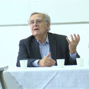 Le présentateur et écrivain Bernard Pivot, qui a fait lire des millions de Français grâce à son émission Apostrophes, est mort lundi à Neuilly-sur-Seine à l'âge de 89 ans, a annoncé sa fille Cécile Pivot à l'AFP.