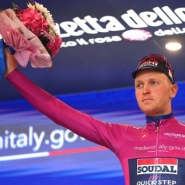 Tim Merlier rend hommage à Wouter Weylandt en célébrant sa victoire: Il n'est pas oublié