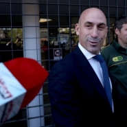 Baiser forcé: Rubiales, ex-patron du foot espagnol, officiellement renvoyé en procès