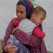 Israël multiplie vendredi les frappes dans la bande de Gaza après le départ, sans accord, des deux camps de la table des négociations visant à arracher une trêve et empêcher une offensive israélienne sur Rafah.

Aux premières heures vendredi, des équipes de l'AFP ont fait état de tirs d'artillerie israéliens vers Rafah, à la frontière égyptienne, et des témoins de frappes aériennes et de combats dans la ville de Gaza (nord).