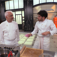 Coup de théâtre dans Top Chef, le concours va prendre un tout autre tournant : à l'issue des deux épreuves, chaque Chef formera un binôme avec un candidat jusqu'à la fin du concours avec, en ligne de mire, la finale ! Pour la première épreuve, les candidats seront coachés par Guy Savoy, élu meilleur Chef du monde.