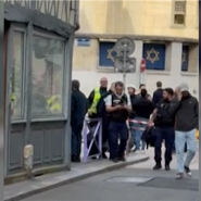 L'individu était armé notamment d'un couteau.