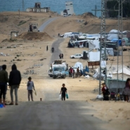 Combats entre soldats israéliens et le Hamas à Gaza, les civils fuient Rafah