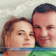 La compagne du camionneur roumain, qui a été tué vendredi dernier par une plaque d'égout jetée d'un pont, témoigne dans le quotidien flamand, Het Laatste Nieuws. Elle était aux côtés de la victime et a réussi à arrêter le poids lourd.