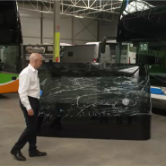 Après l'accident survenu sur l'E42 la semaine dernière avec une taque d'égout jetée depuis un pont à Héron et causant la mort d'un chauffeur de camion roumain, c'est maintenant un autocar belge qui est pris pour cible dans le sud de la France.