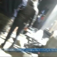 Deux personnes ont été touchées par balle, dimanche soir, à la suite de coups de feu tirés vers un café, dans le centre de Bruxelles. L'une est décédée, l'autre blesséesLes deux auteurs ont pris la fuite sur un scooter.