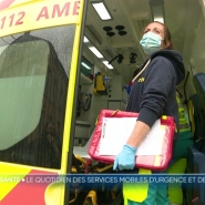 A quelques jours des élections législatives, quelles sont les demandes des professionnels de la santé ? Pour le savoir, l'une de nos équipes vous emmène dans le quotidien des SMUR, les services mobiles d'urgence et de réanimation. Des services souvent saturés et sous pression.