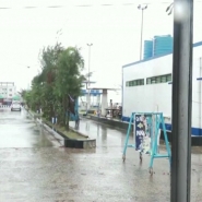 Le cyclone Remal a déjà détruit plus de 30.000 foyers. Il y a 10 morts pour le moment. 800.000 personnes ont été déplacées, principalement sur les côtes.